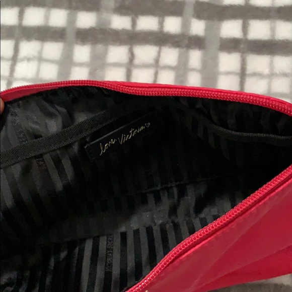 BUNDLE: makeup bag, brushes and lashes - Picture 3 of 9